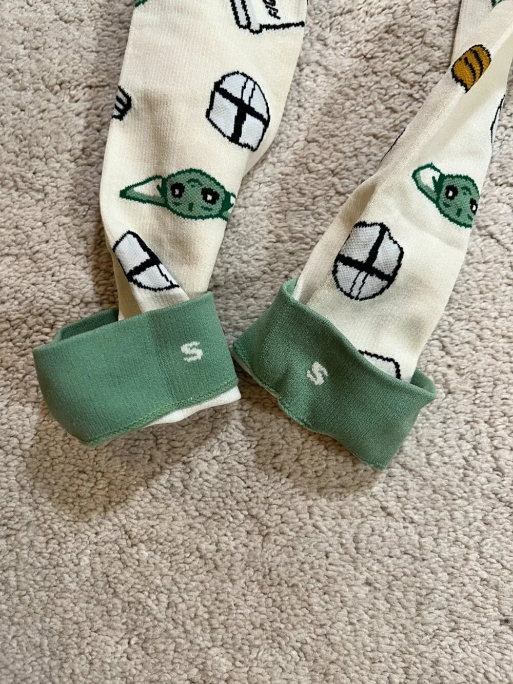 New FIGS Compression Star Wars Mandalorian Grogu Baby Yoda Socks Size S
